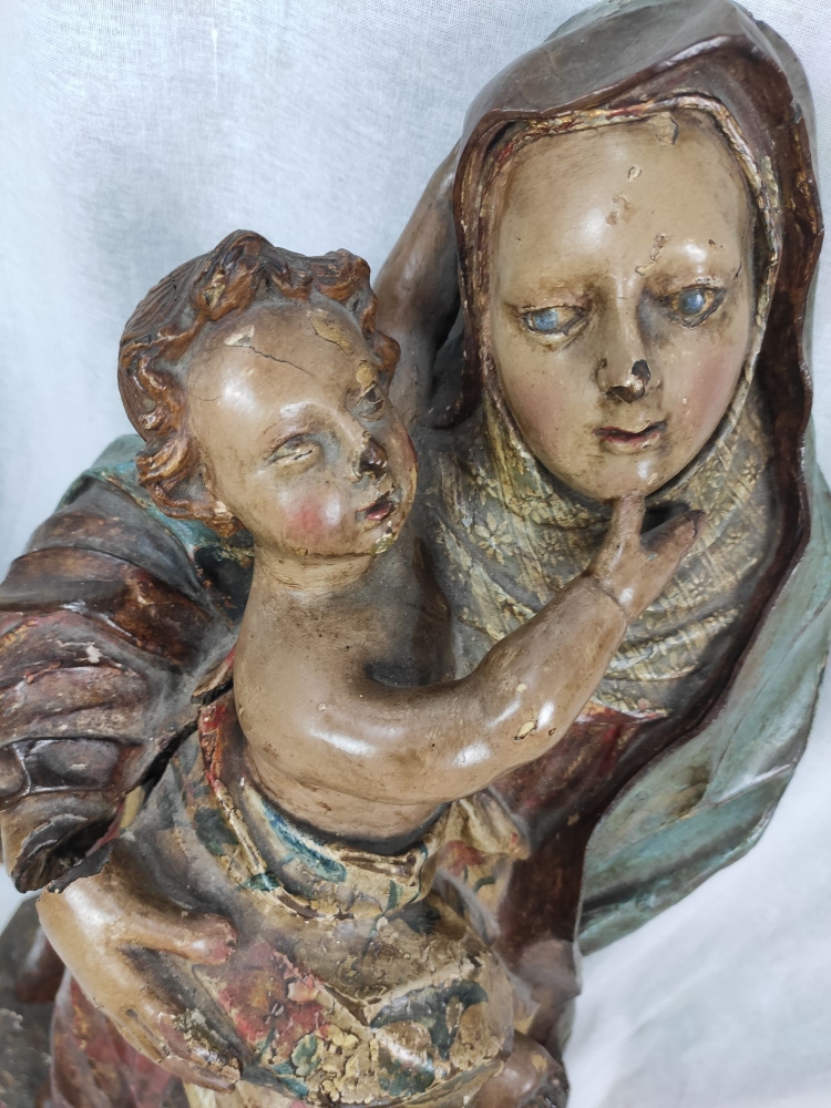 Virgen con el Niño en madera tallada, policromada y estofada, escuela española, probablemente siglo XVIII
