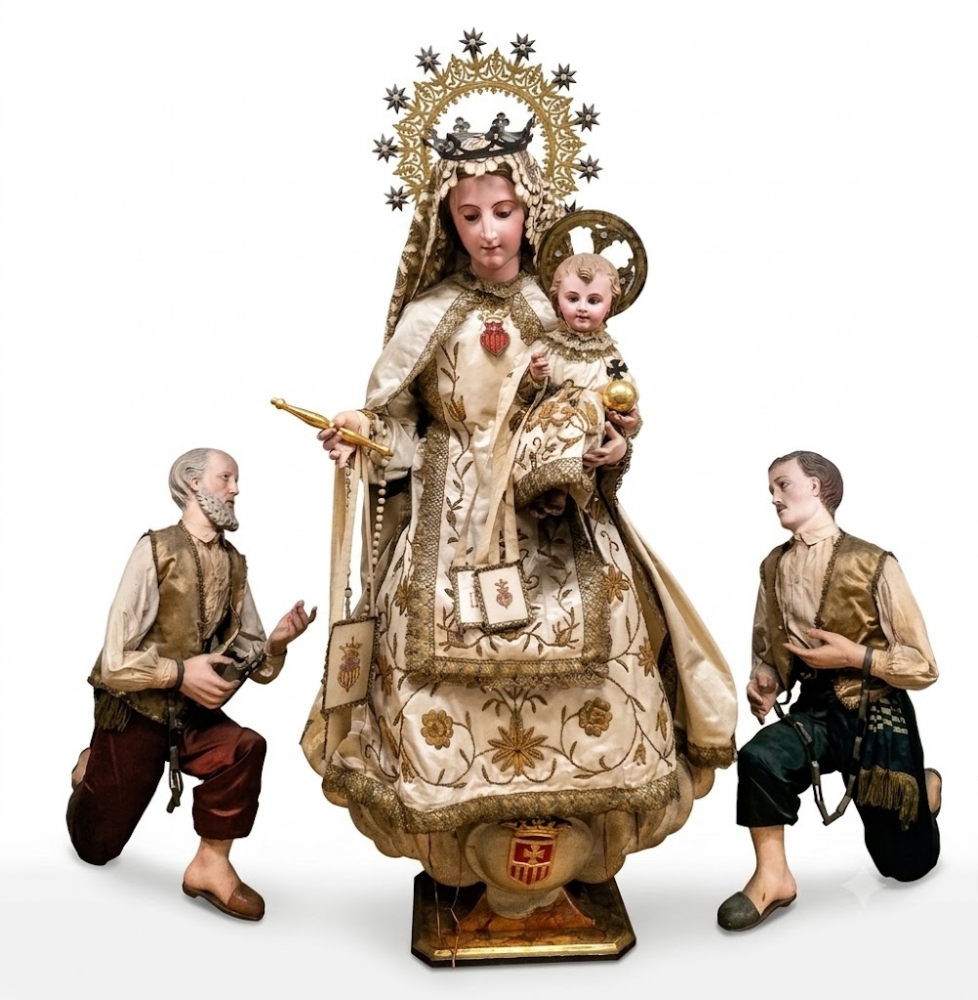 Virgen de la Merced amparando a dos cautivos, talla cap i pota en madera policromada, España, siglo XIX