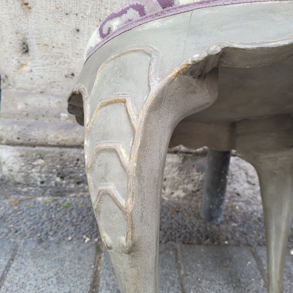 Pareja de banquetas / otomanas, madera tallada y policromada, barroco, Suecia, siglo XVIII
