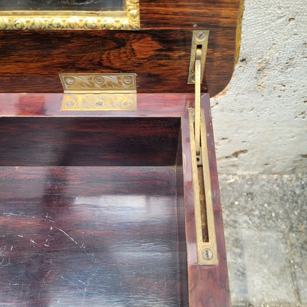 Tocador / Coiffeuse, marquetería de madera y ormolú, Napoleón III, Francia, siglo XIX