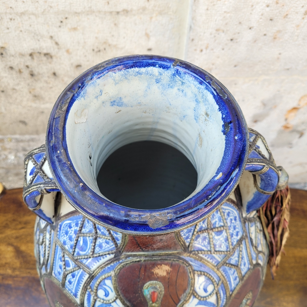 Jarrón con filigrana, cerámica, cuero, esmalte y metal, Safí, Marruecos, siglo XIX