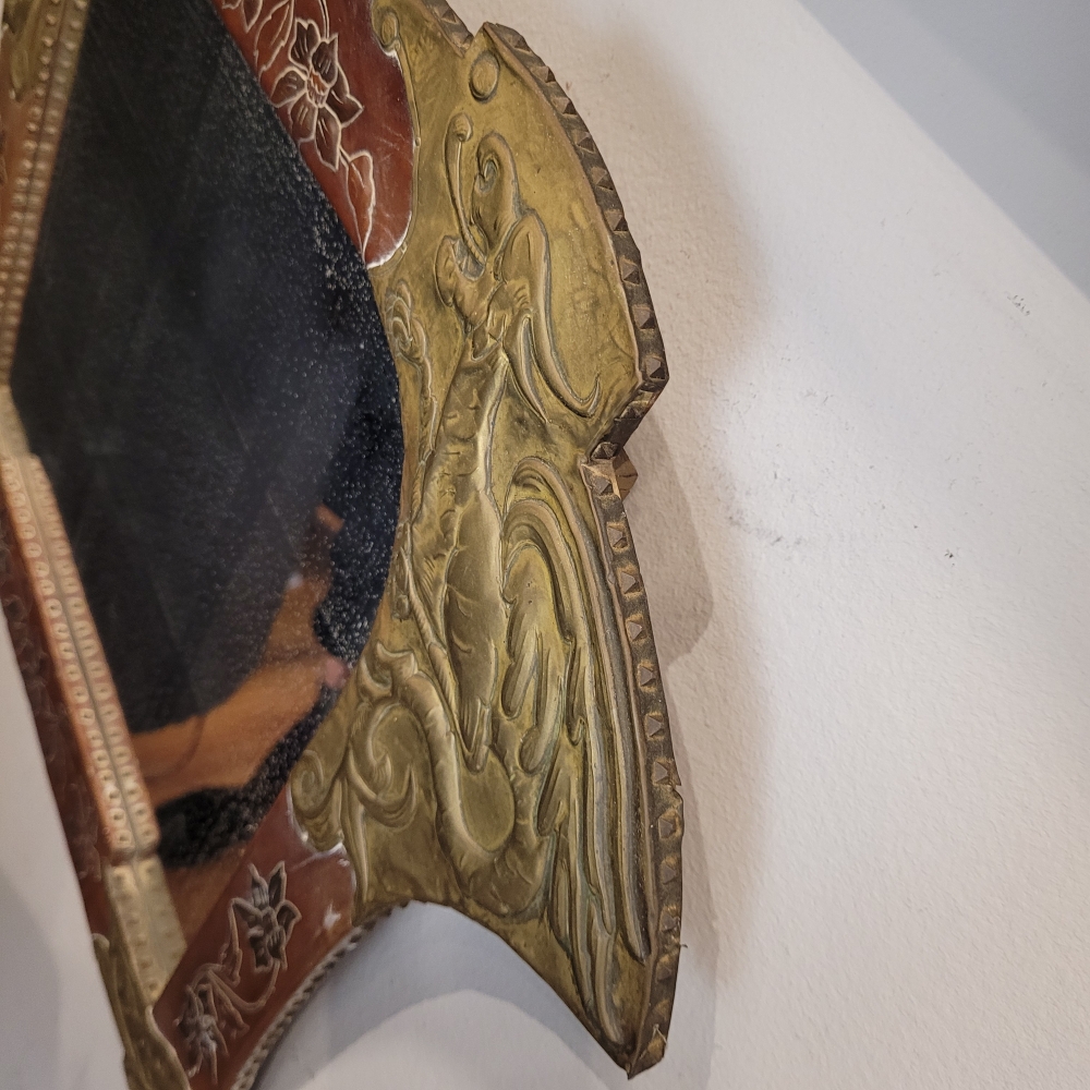 Espejo en latón dorado y cuero, siguiendo Gabriel Viardot, art nouveau, Francia, principios del siglo XX