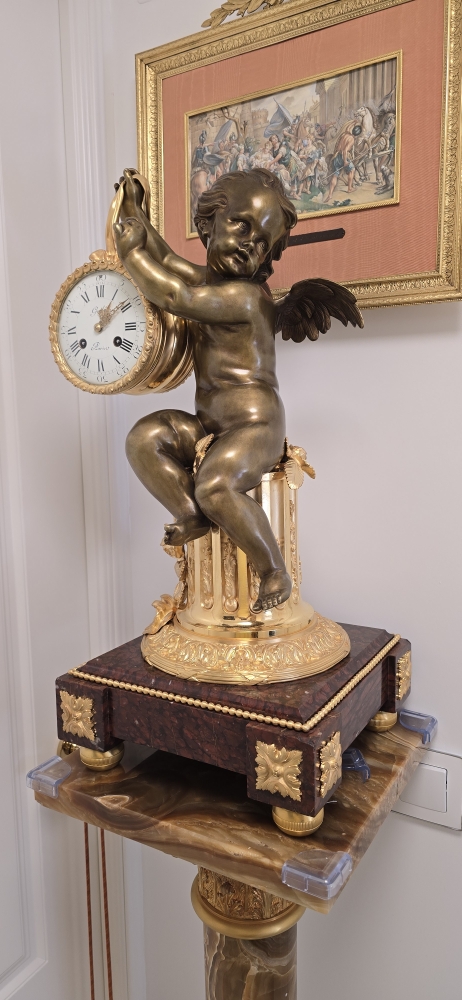 Reloj de sobremesa en bronce dorado y patinado, base de mármol, París, segunda mitad del siglo XIX
