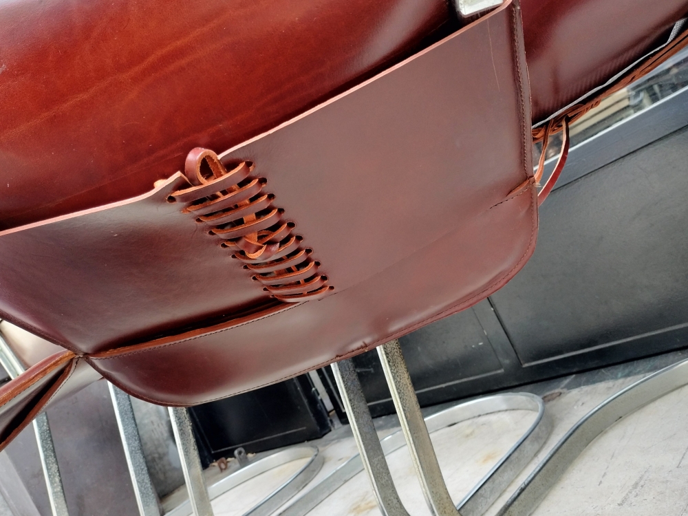 Conjunto de seis sillas voladizas de comedor, diseño de Willy Rizzo para Cidue, acero cromado y cuero, Italia, circa 1970