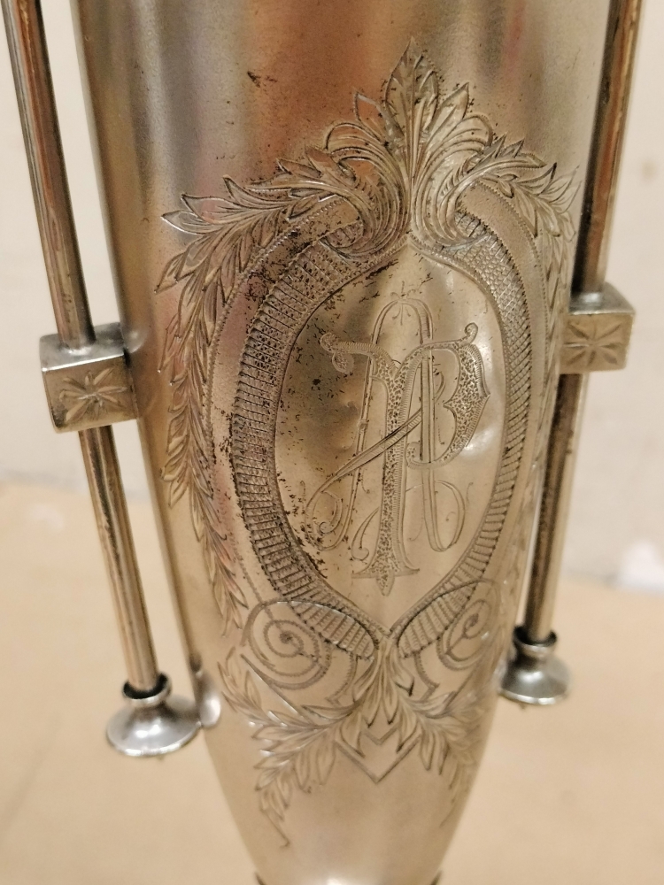Pareja de candelabros eclécticos de cinco brazos, plata contrastada, Europa, siglo XIX