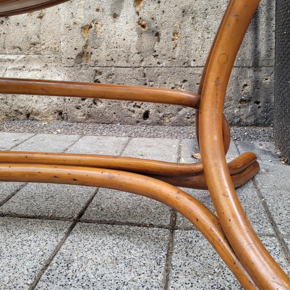 Cuna de madera de haya curvada, atribuida J. & J. Kohn, estilo Thonet, Art Nouveau, Austria, 1895