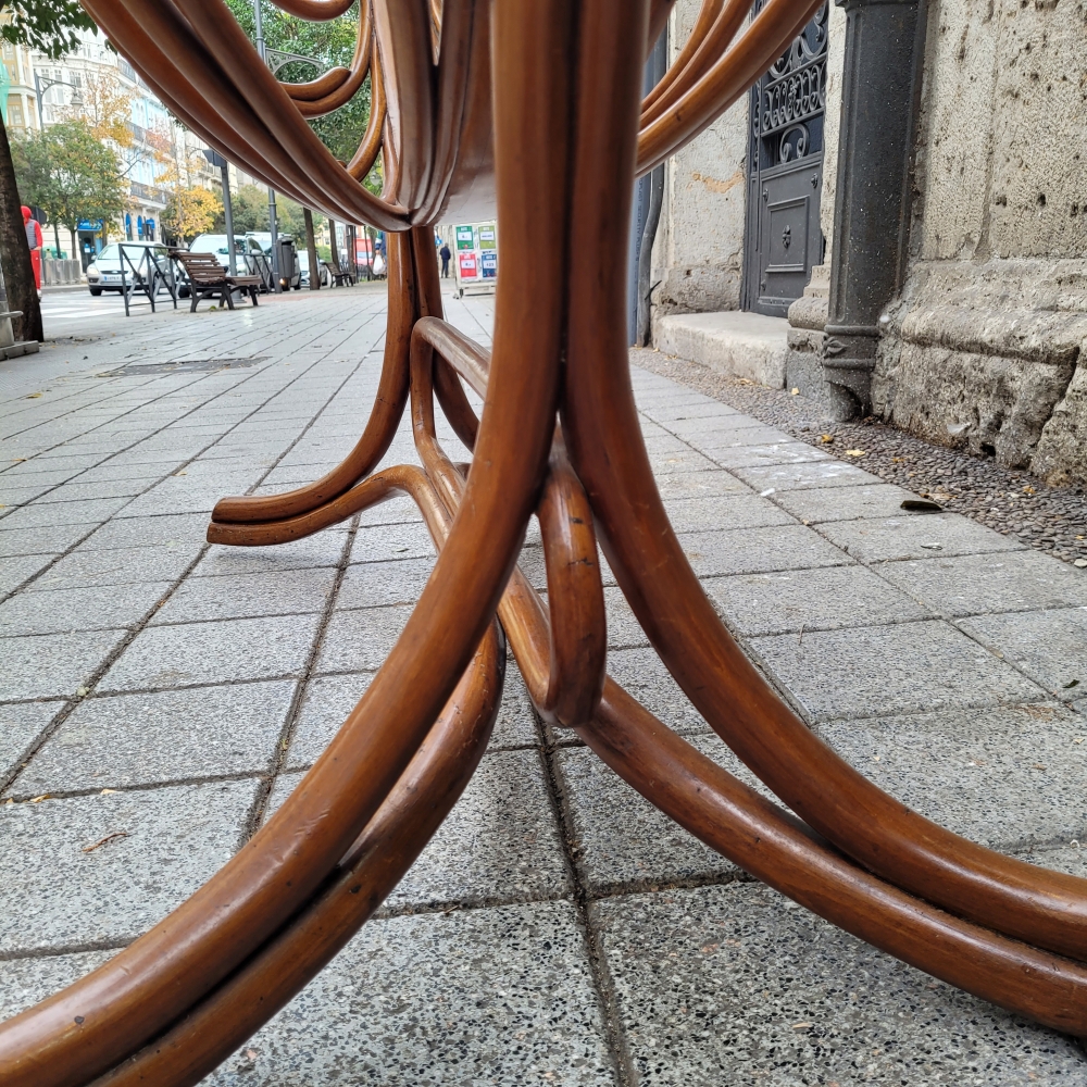 Cuna de madera de haya curvada, atribuida J. & J. Kohn, estilo Thonet, Art Nouveau, Austria, 1895