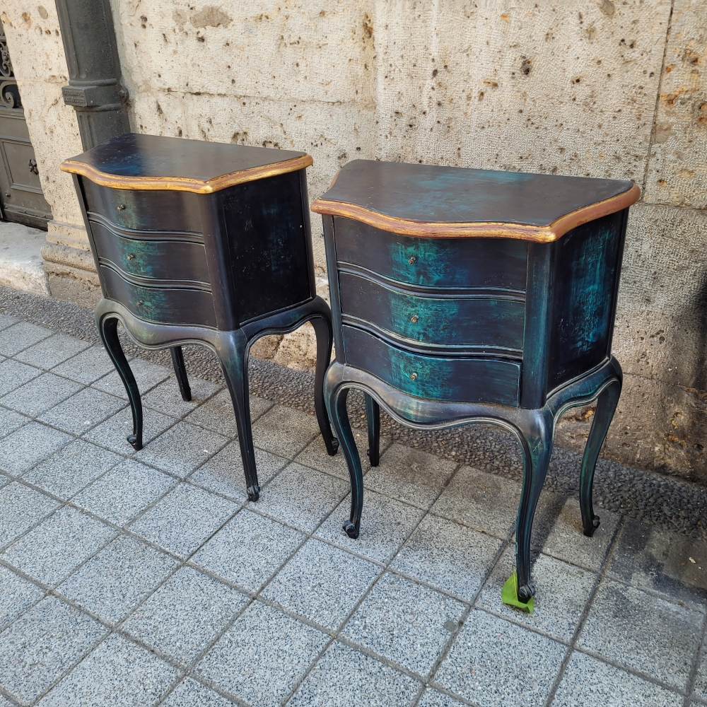 Pareja de cómodas galveadas, madera ebonizada, Francia, siglo XX