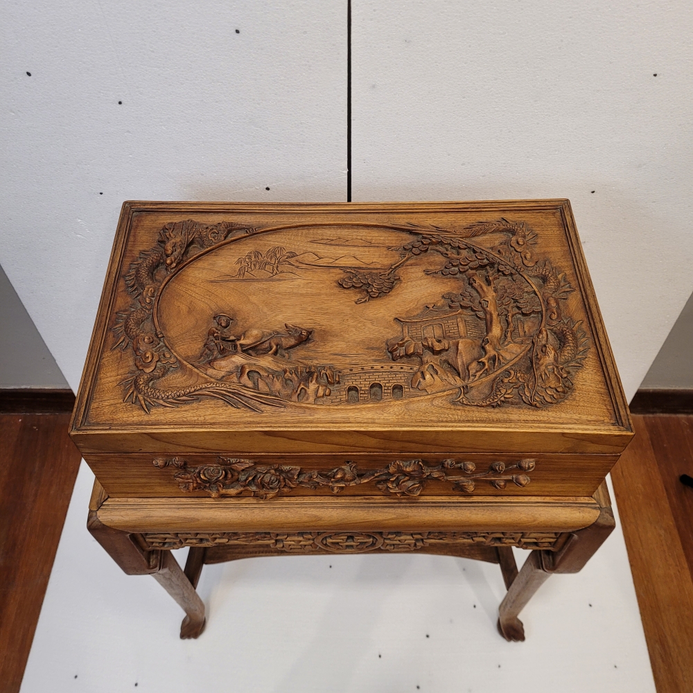 Cofre / baúl, madera de olmo tallada, dinastía Qing, Indochina, circa 1900