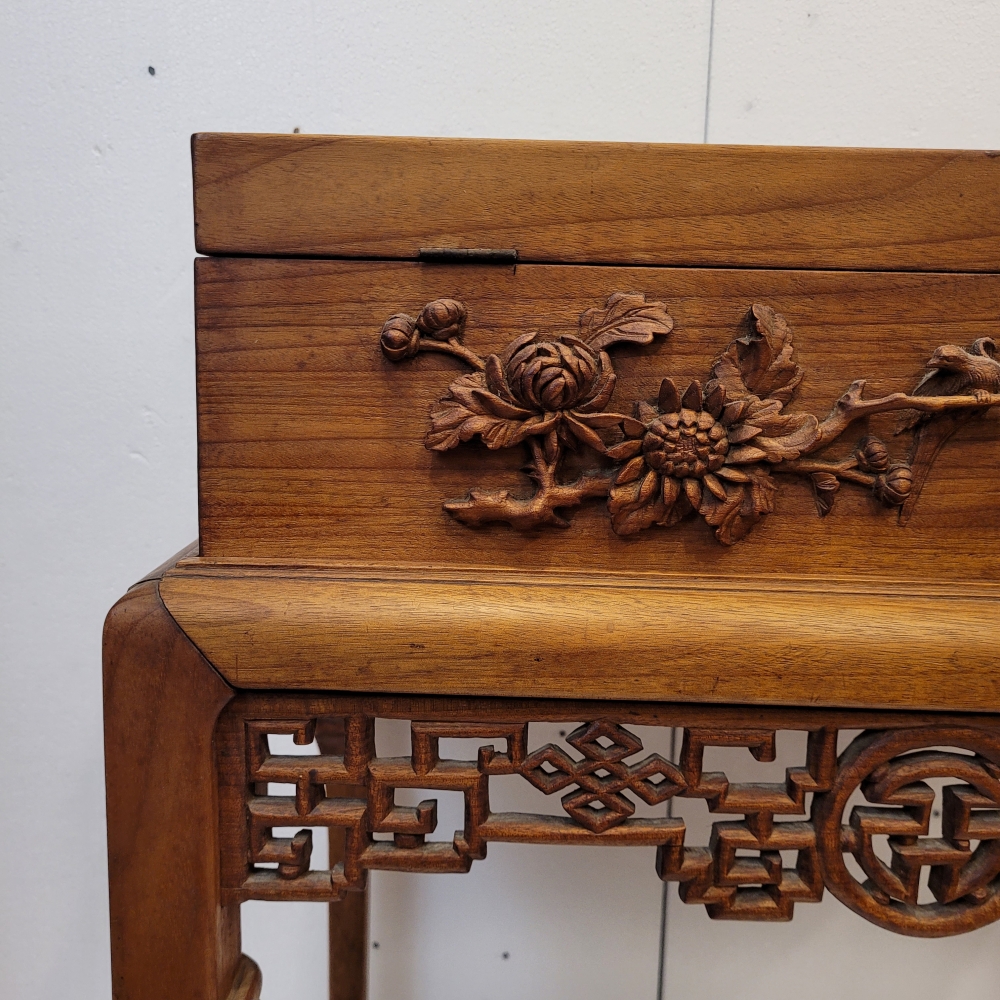 Cofre / baúl, madera de olmo tallada, dinastía Qing, Indochina, circa 1900