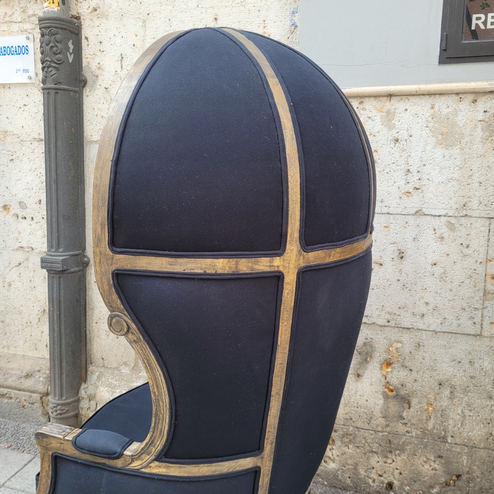 Silla de carruaje o de capota, estilo Luis XV, madera lavada, tapizado de hilo, Francia, siglo XXI