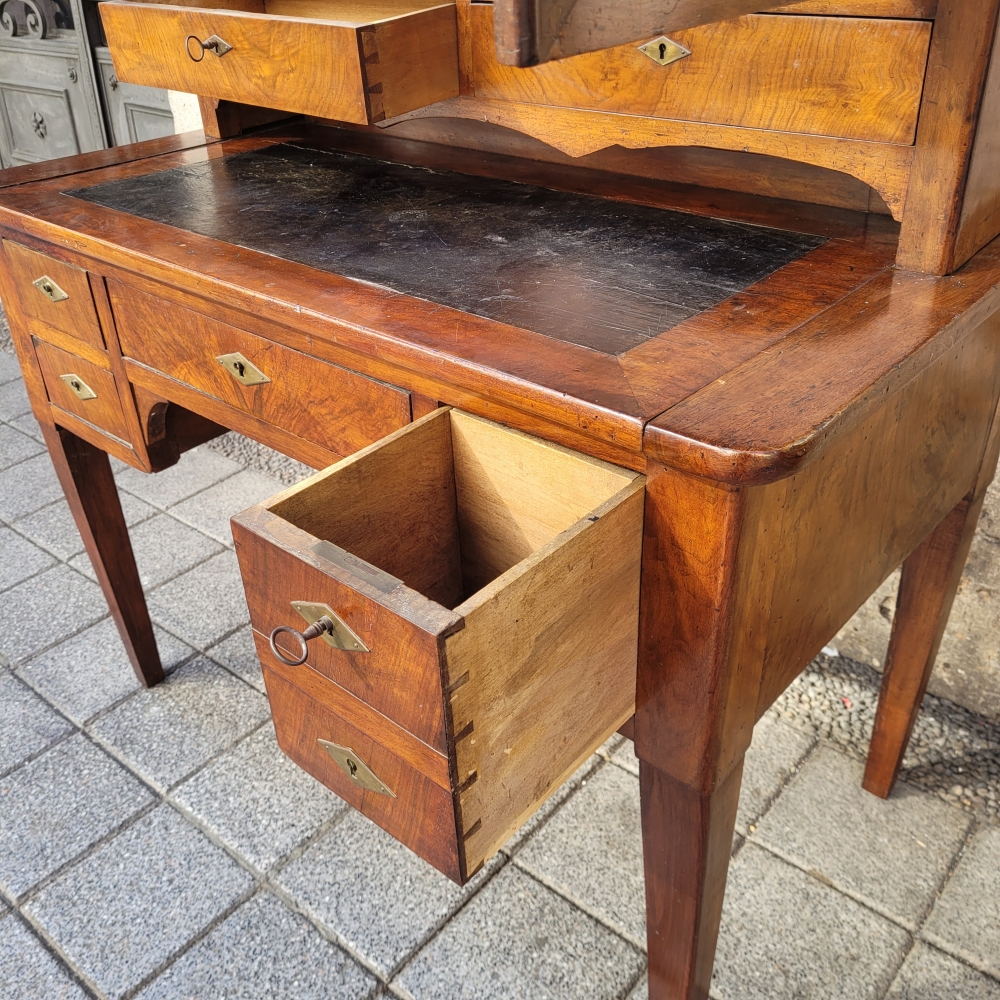 Bureau / Escritorio Bonheur du jour, caoba y cuero, Directorio, Francia, principios del siglo XIX