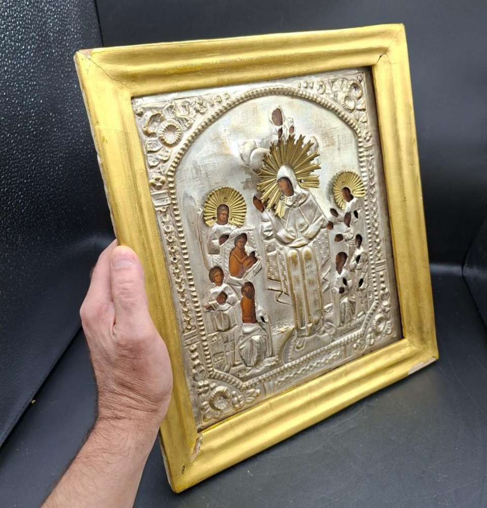 Icono ruso de la Advocación de la Virgen en marco dorado y caja en madera y cristal de época