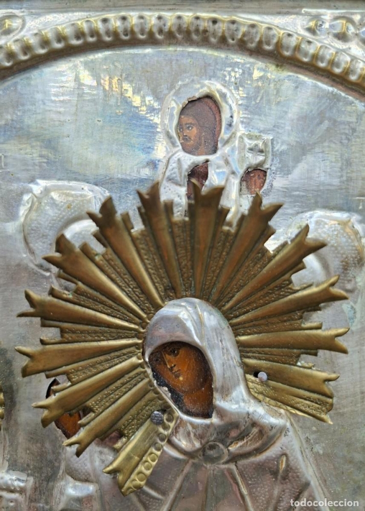 Icono ruso de la Advocación de la Virgen en marco dorado y caja en madera y cristal de época