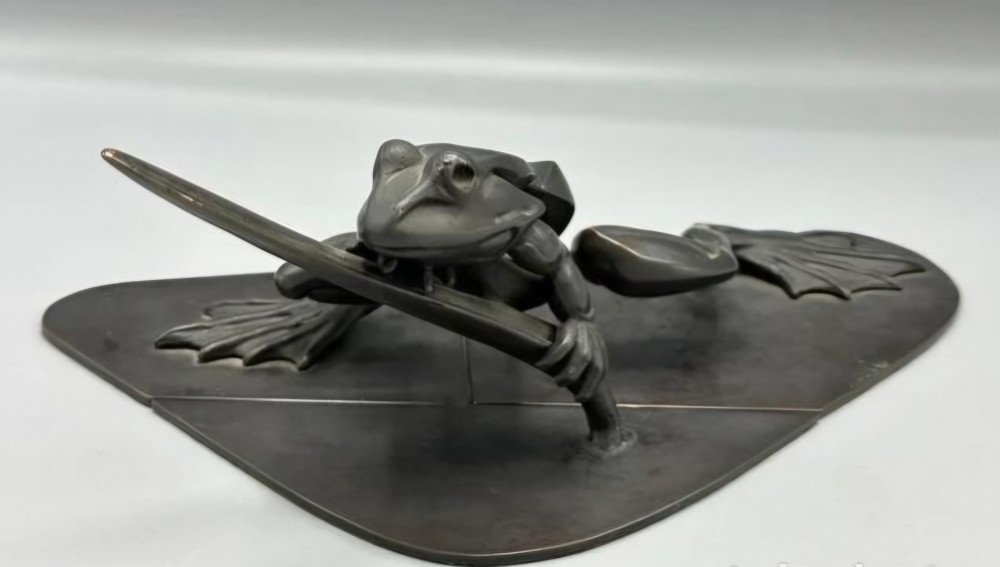 Escultura de rana en tres partes, bronce de Chiqui Diaz, firmado y numerado