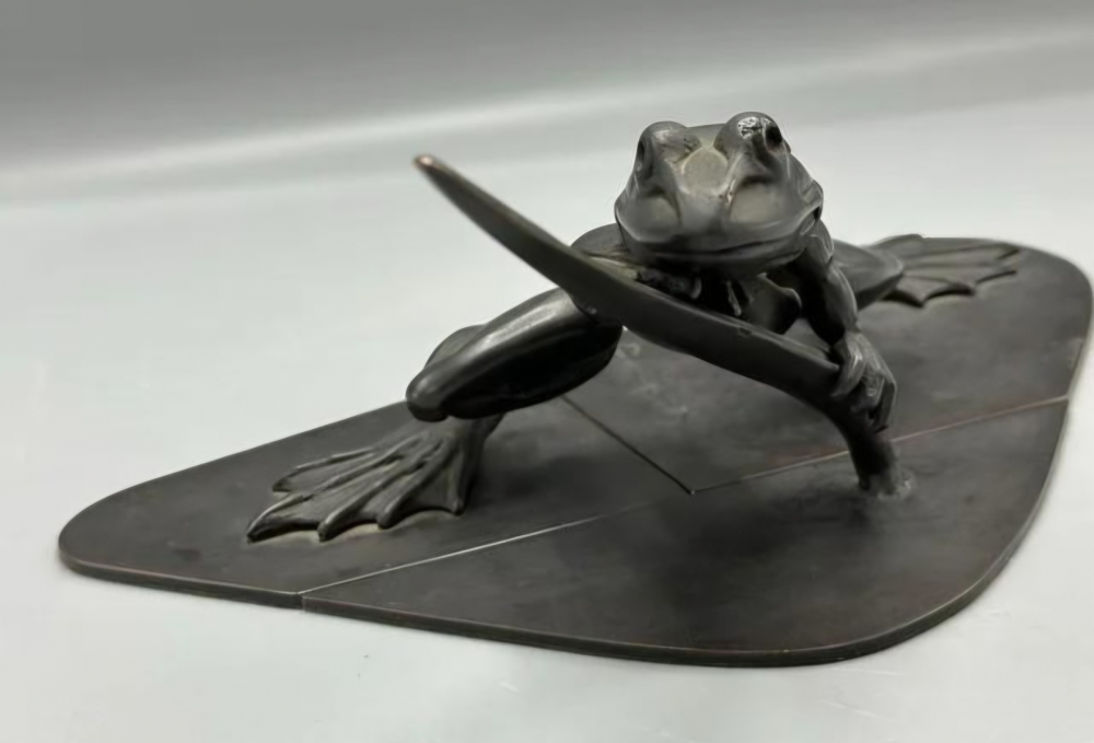 Escultura de rana en tres partes, bronce de Chiqui Diaz, firmado y numerado
