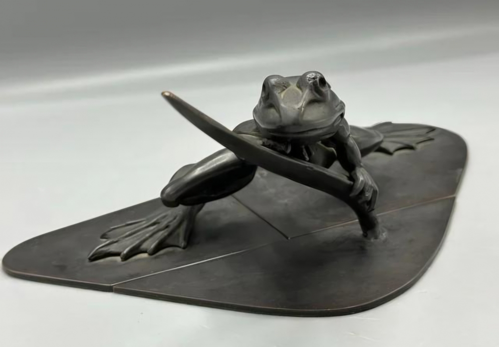 Escultura de rana en tres partes, bronce de Chiqui Diaz, firmado y numerado