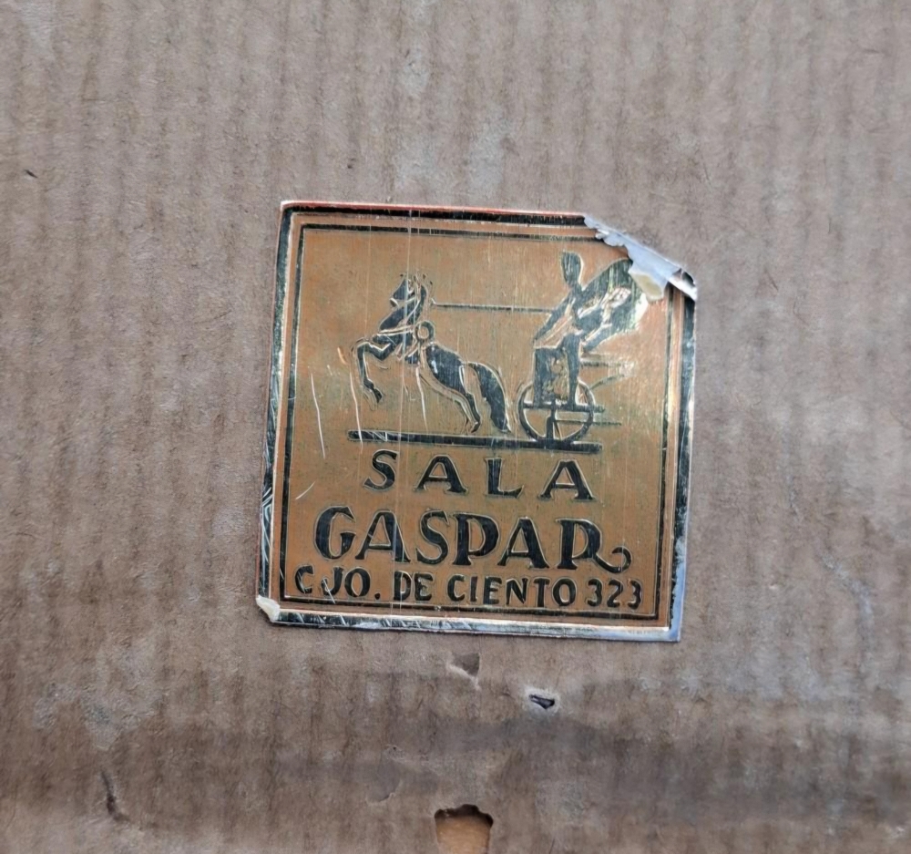 Relicario con cruz de plata y esmalte con firma y contrastes de Masriera y Carreras 