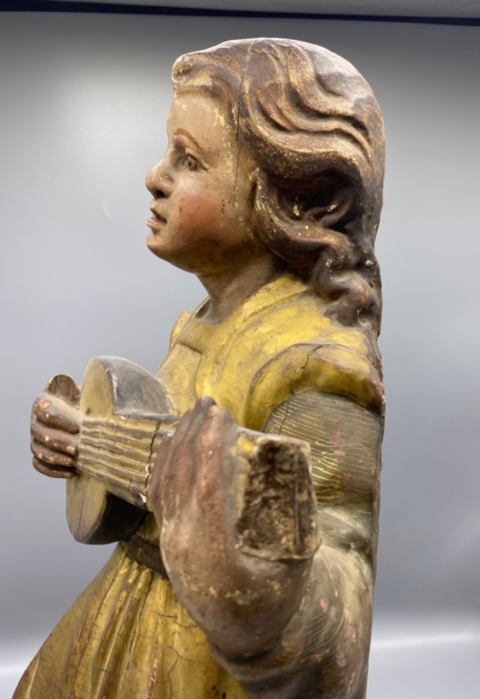 Escultura en madera policromada, ángel músico del siglo XVIII