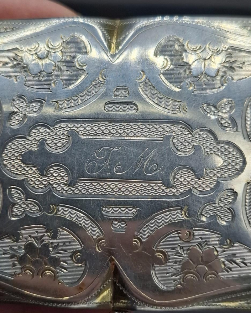 Tabaquera de Plata del siglo XIX con escena galante