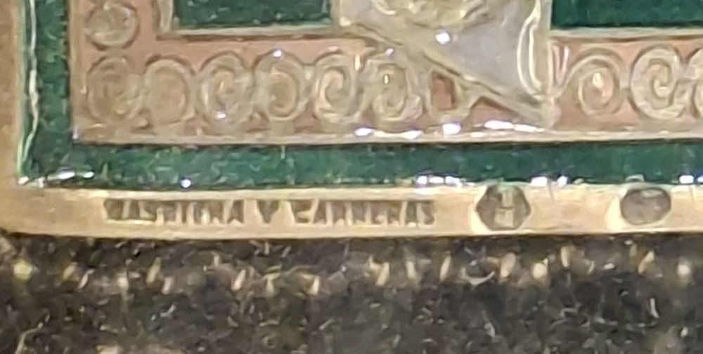 Relicario con cruz de plata y esmalte con firma y contrastes de Masriera y Carreras 