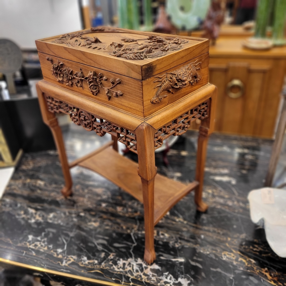 Cofre / baúl, madera de olmo tallada, dinastía Qing, Indochina, circa 1900