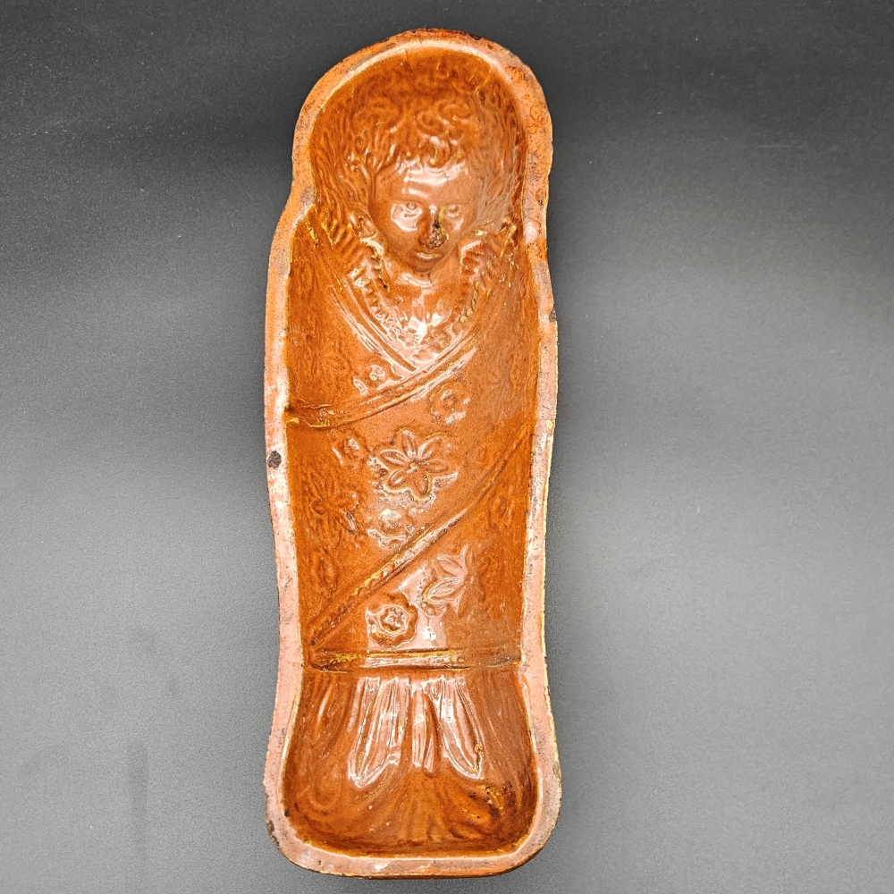 Molde antiguo de barro para pasteles ”Niño Jesús”, 1880 - 1900