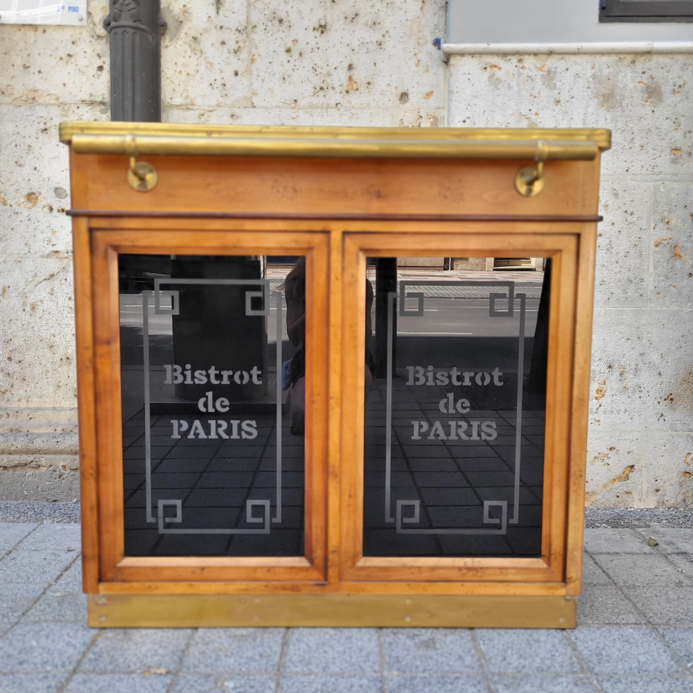 Mueble bar “Bistrot de París”, madera de cerezo, zinc y latón dorado, Roche Bobois, Francia, años 80
