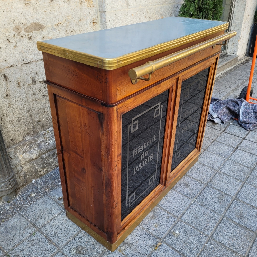 Mueble bar “Bistrot de París”, madera de cerezo, zinc y latón dorado, Roche Bobois, Francia, años 80