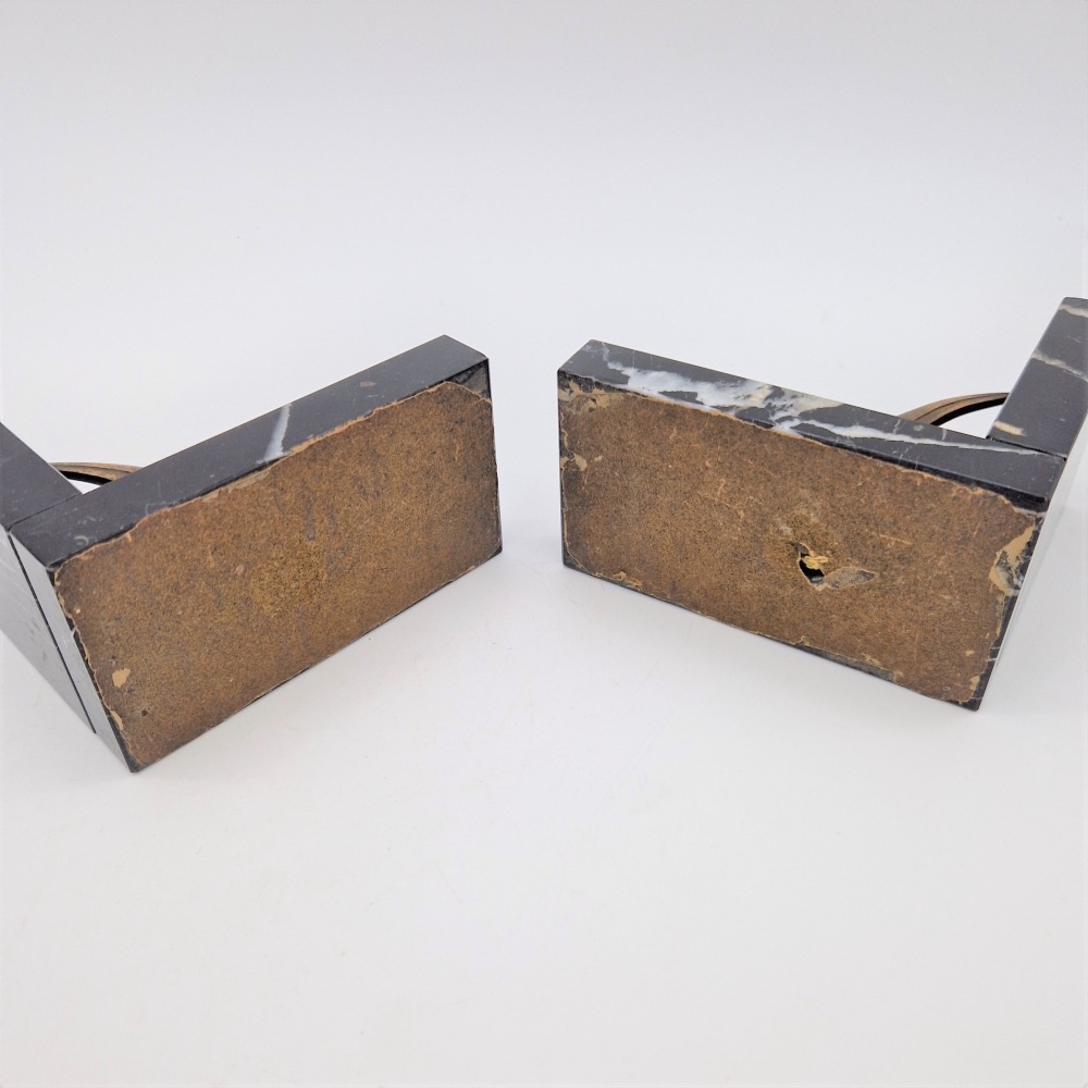 Sujetalibros art nouveau con base de mármol, 1900 - 1920