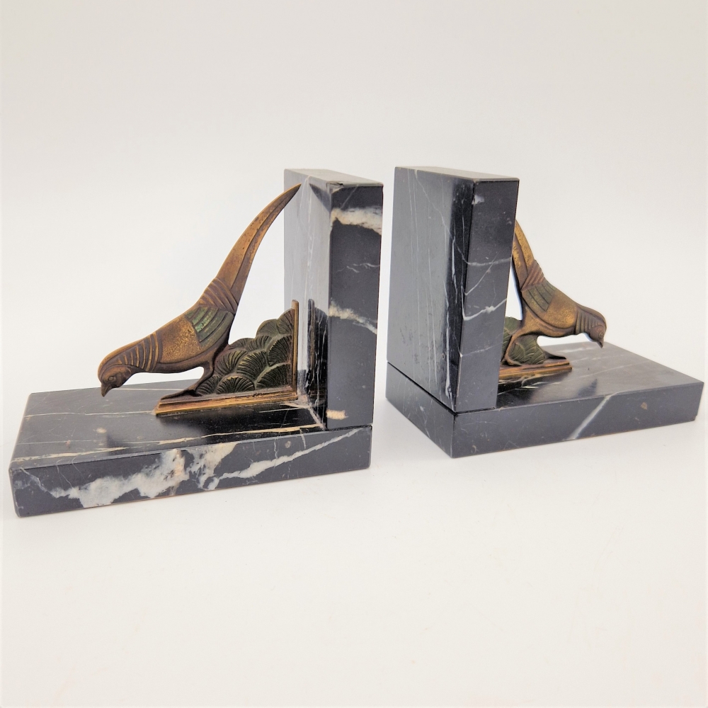 Sujetalibros art nouveau con base de mármol, 1900 - 1920