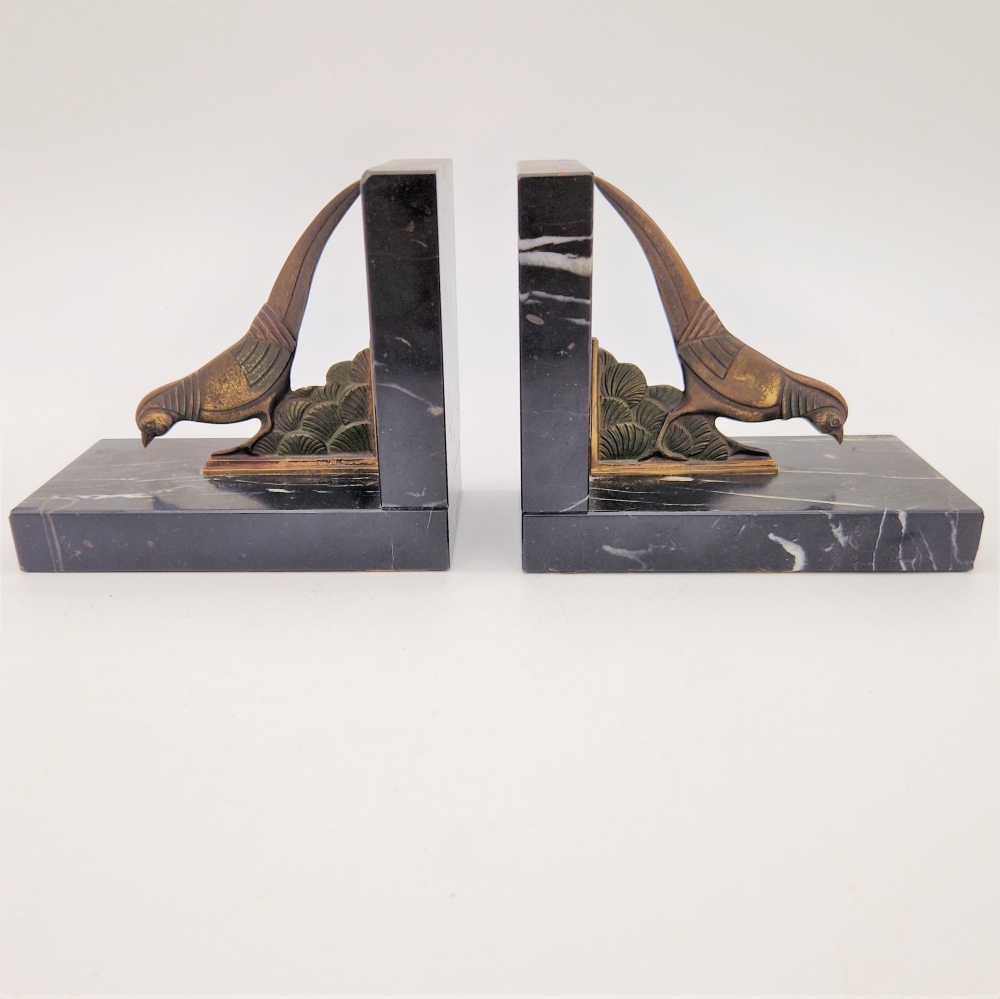 Sujetalibros art nouveau con base de mármol, 1900 - 1920