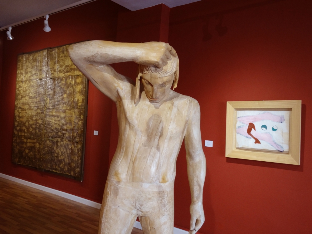 Francisco Leiro, escultura contemporánea, madera policromada, hombre de pie, 2004