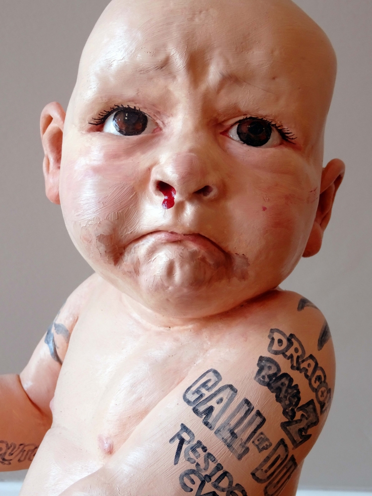 Javier Aguilera, escultura figurativa contemporánea, manga, niño video juegos, 2006