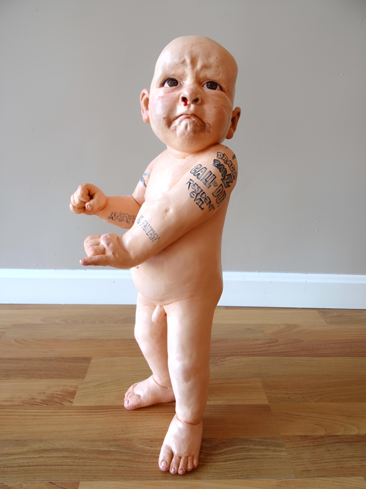 Javier Aguilera, escultura figurativa contemporánea, manga, niño video juegos, 2006