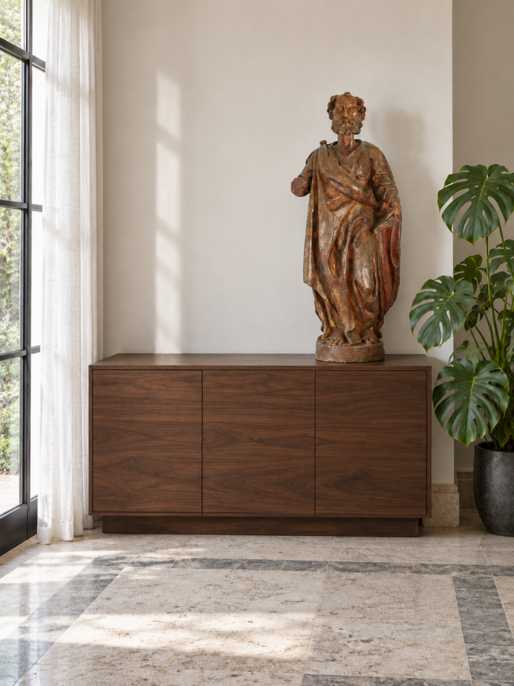 Escultura barroca de apóstol en madera policromada, atribuida al siglo XVII