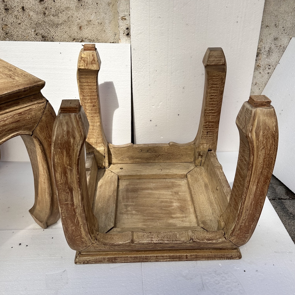 Pareja de mesas auxiliares, madera de olmo, China, años 50