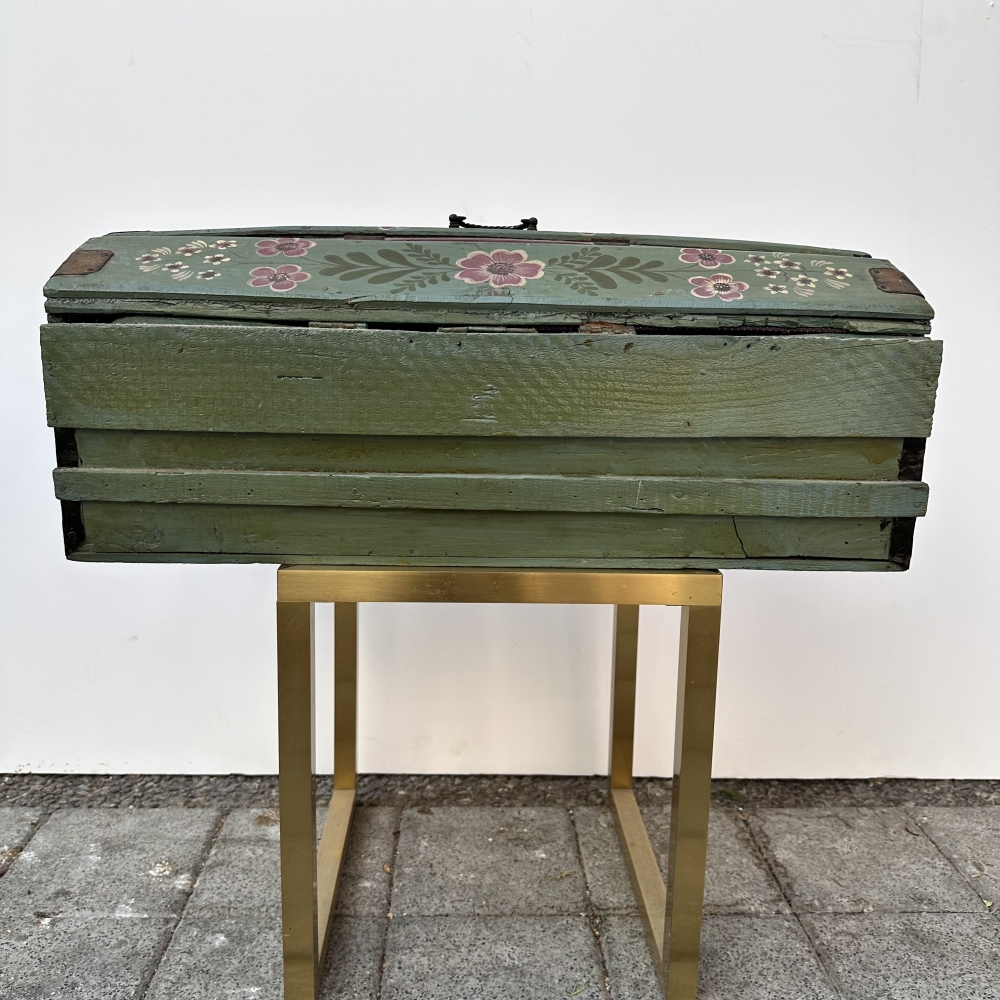 Cofre de mariage, provenzal, madera policromada y forja, Francia, años 30
