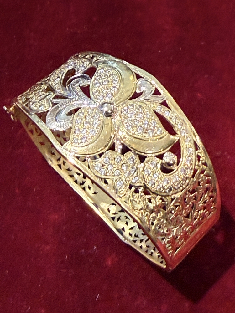 Brazalete de oro de 18 quilates con circonites 