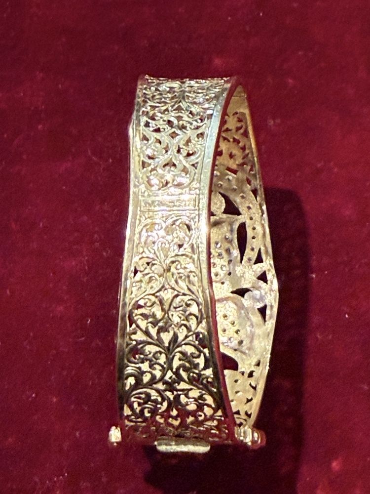 Brazalete de oro de 18 quilates con circonites 