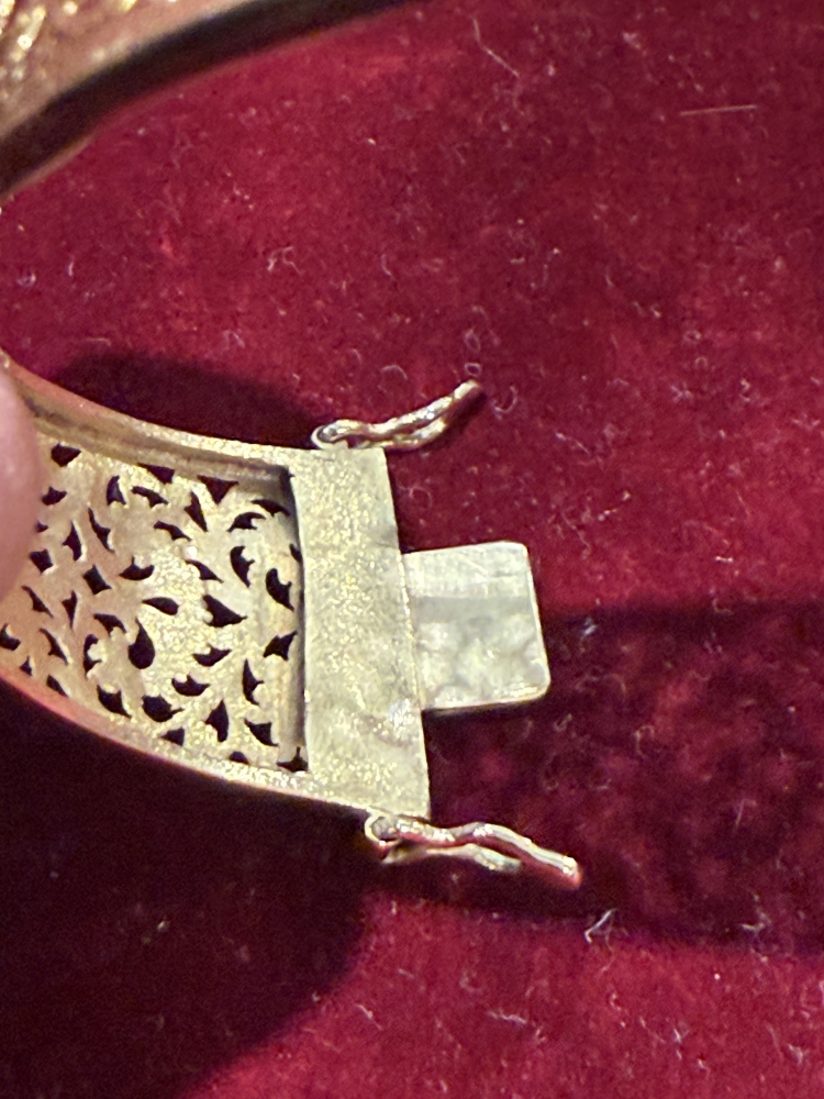 Brazalete de oro de 18 quilates con circonites 