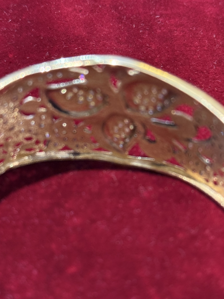 Brazalete de oro de 18 quilates con circonites 