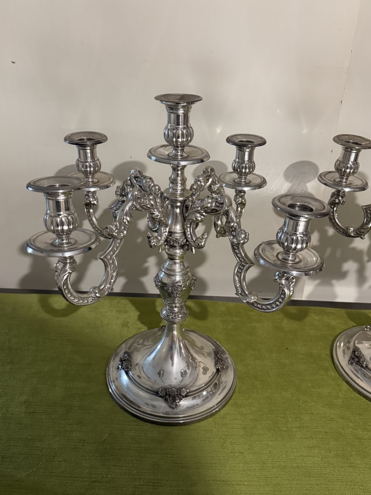Pareja de candelabros de cinco luces en plata de ley 925