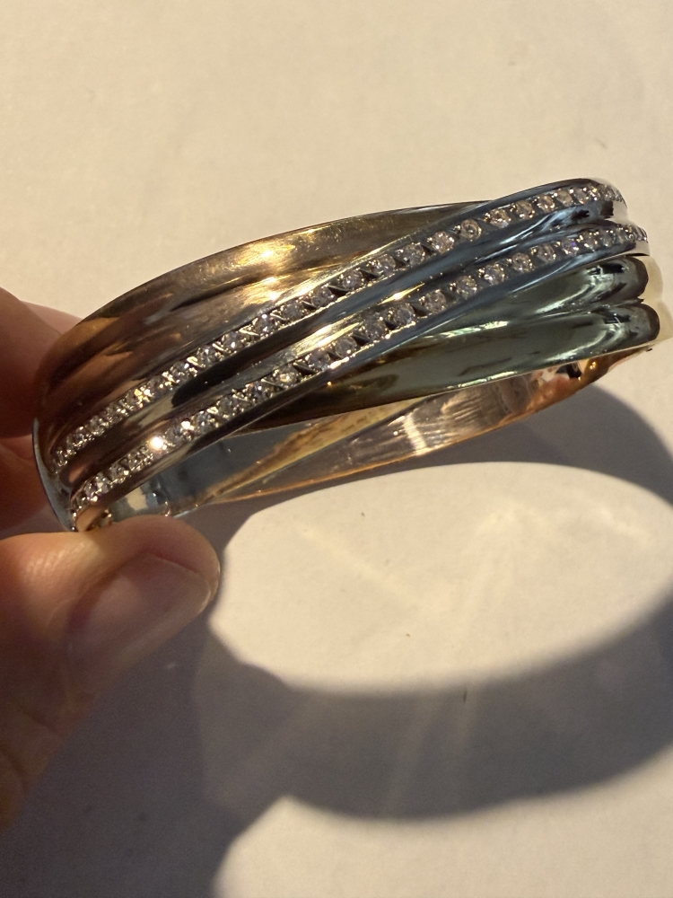 Conjunto de joyeria en oro 18 quilates con diamantes 