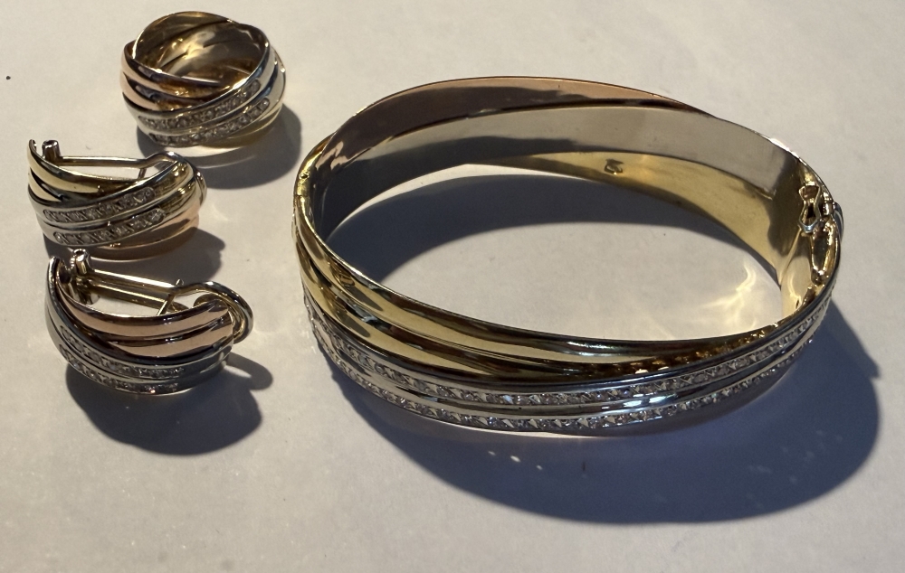 Conjunto de joyeria en oro 18 quilates con diamantes 