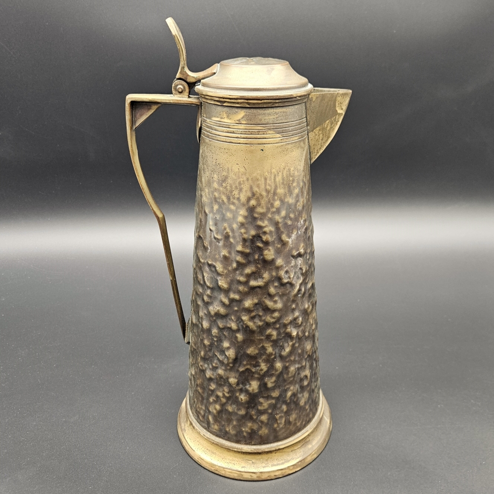Jarra art nouveau de latón de Carl Deffner, Esslingen, 1900-1920