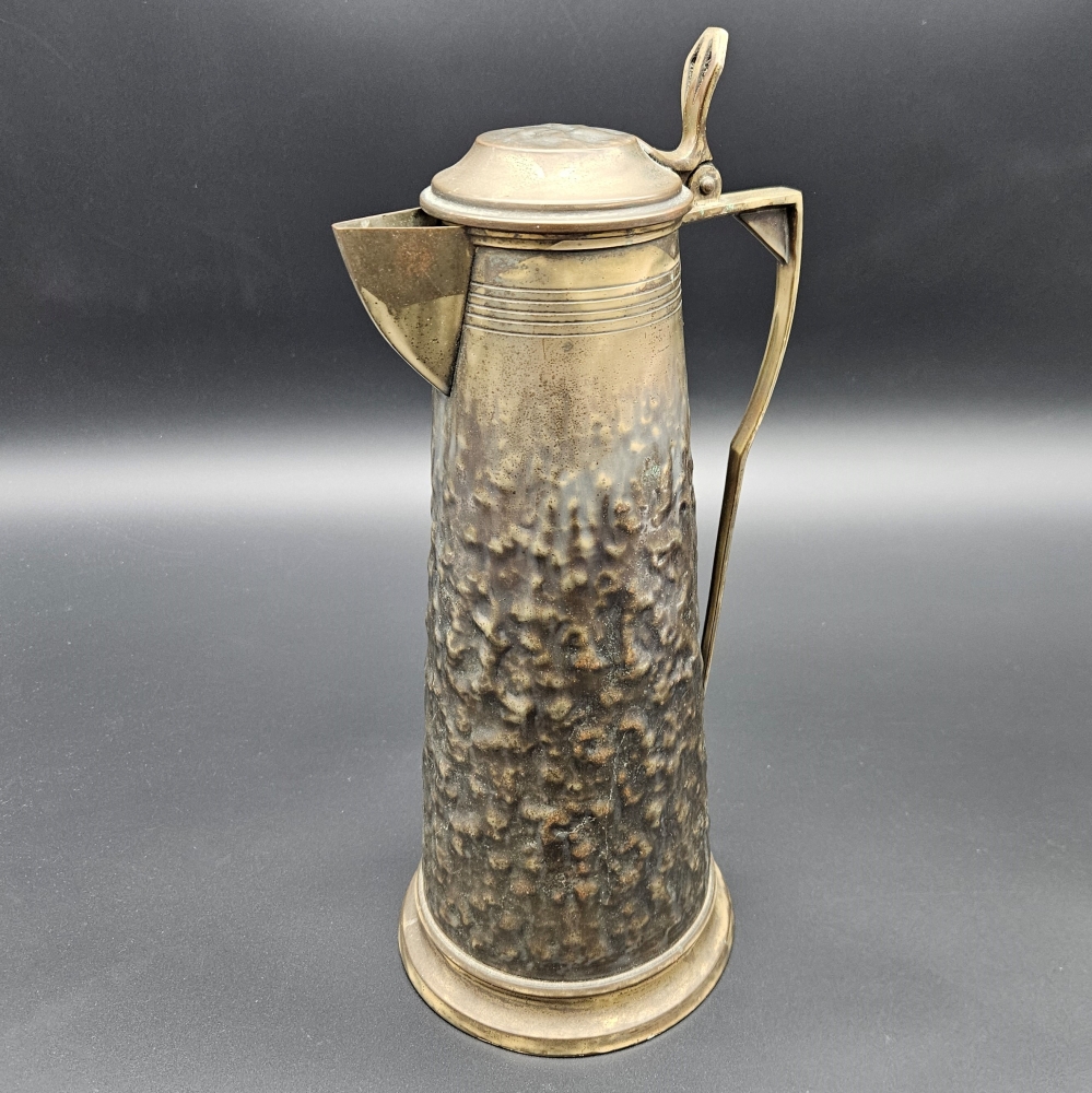 Jarra art nouveau de latón de Carl Deffner, Esslingen, 1900-1920