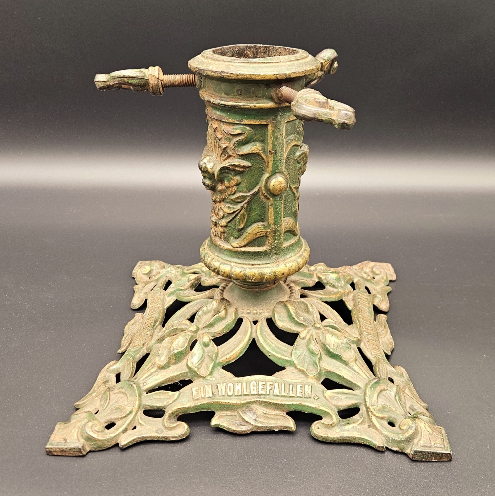 Soporte art nouveau para árbol de navidad de hierro fundido, 1910-1920