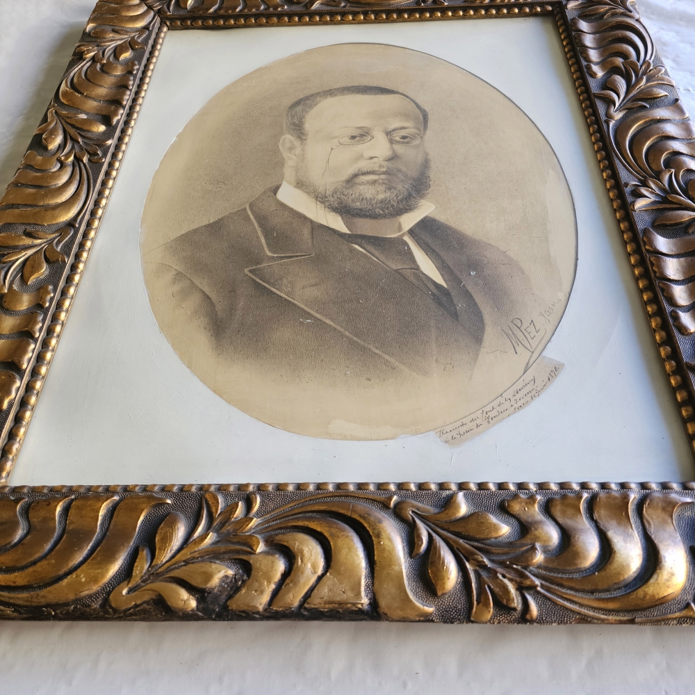 Retrato aristocrático al carboncillo de Manuel Pez (Jaén, 1890), dedicado, siglo XIX