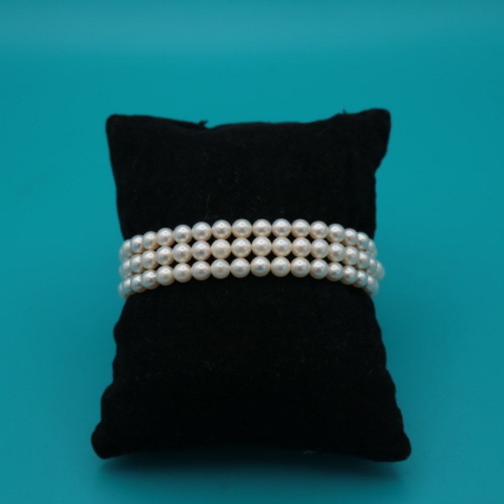 Pulsera Mikimoto de tres hileras de perlas cultivadas con cierre de plata